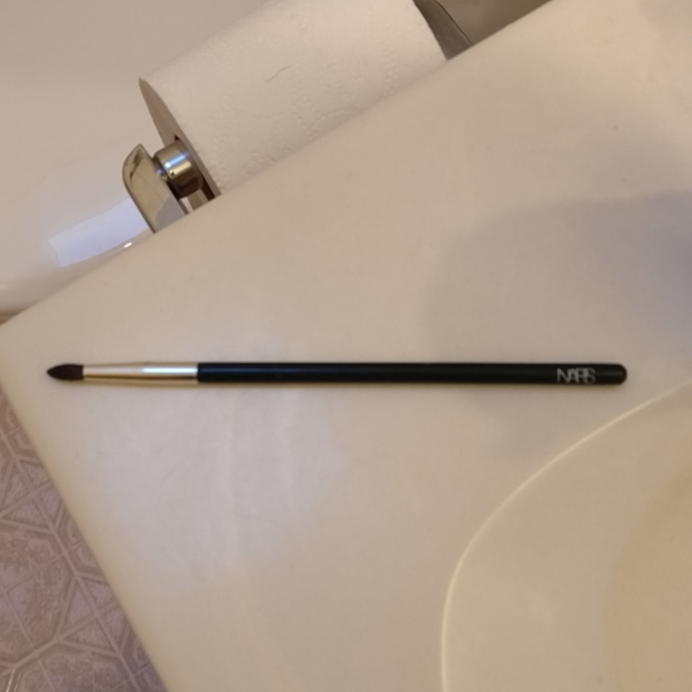 NARS 12 brush